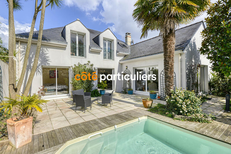 Maison - 326 m² - 10 pièces