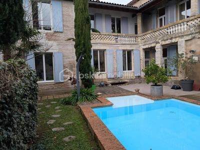 Maison bourgeoise - 250 m² - 8 pièces