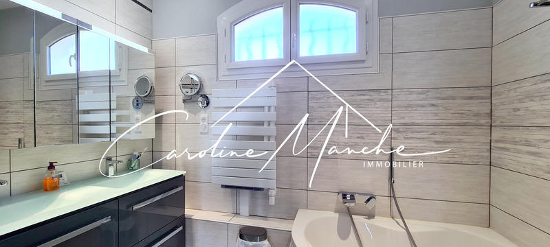 Maison - 250 m² - 8 pièces