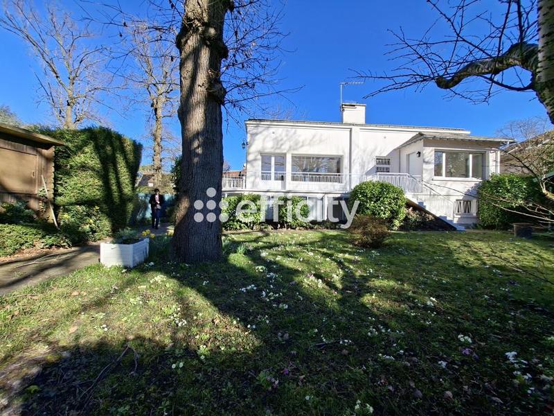 Maison - 181 m² - 7 pièces