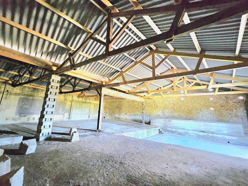 Maison - 610 m² - 5 pièces