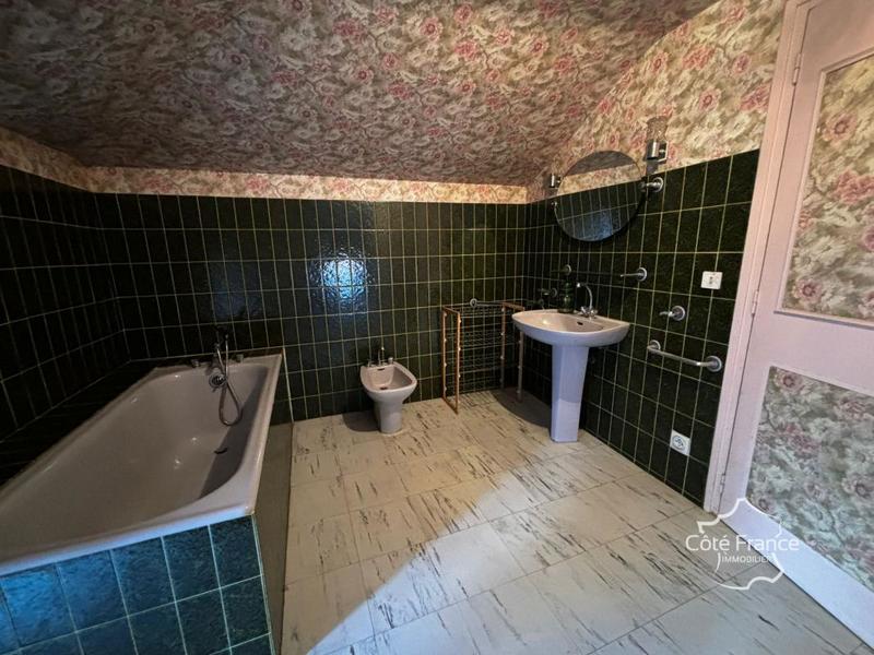 Maison de village - 130 m² - 8 pièces