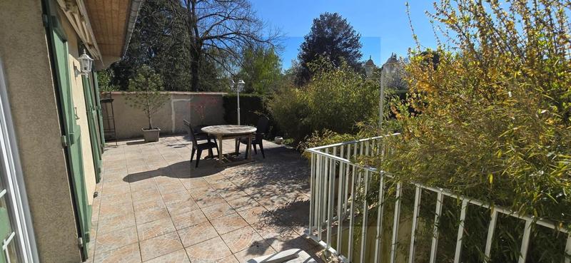 Propriété - 250 m² - 6 pièces