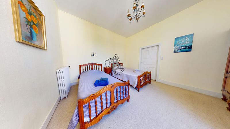 Maison - 300 m² - 6 pièces