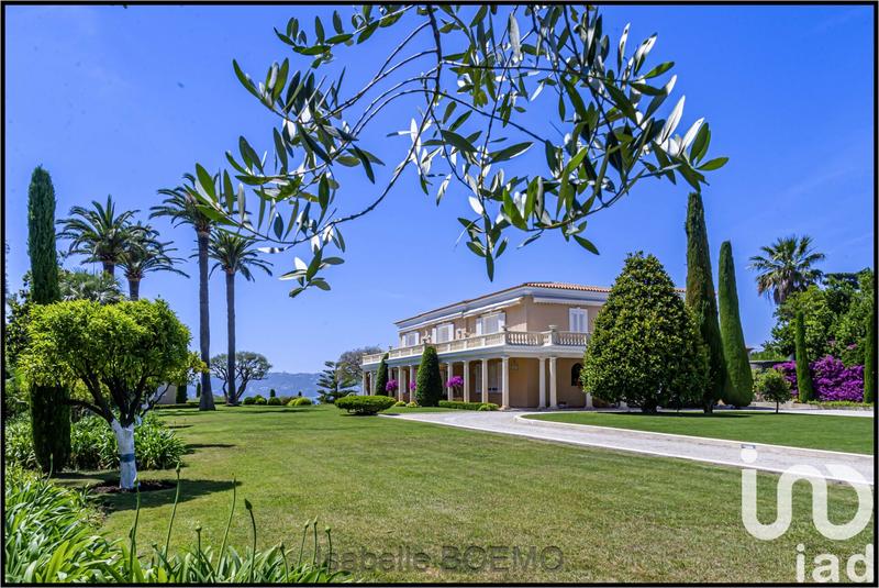 Maison - 555 m² - 15 pièces