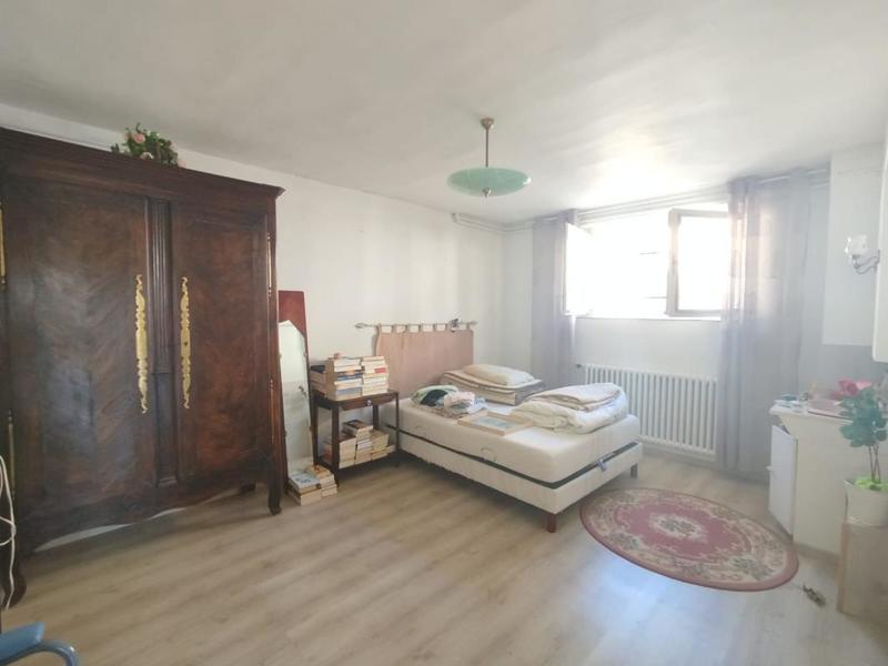 Propriété - 187 m² - 6 pièces