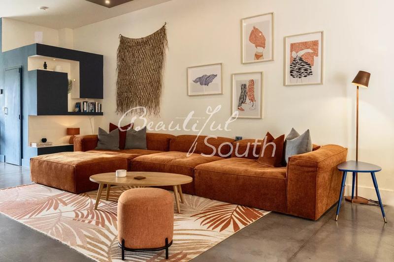 Mas - 403 m² - 8 pièces