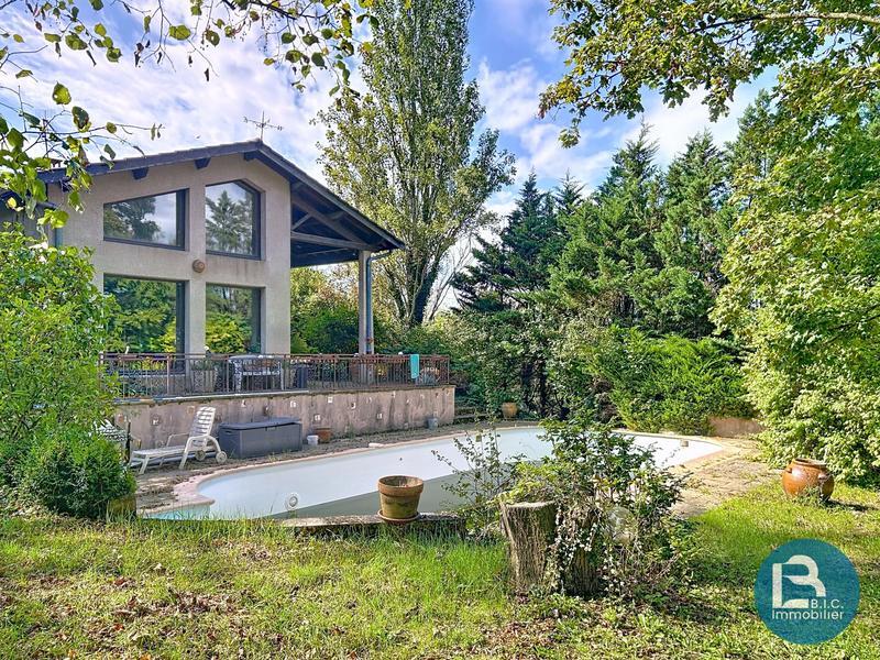 Maison contemporaine - 240 m² - 10 pièces