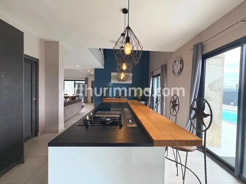 Maison - 257 m² - 5 pièces