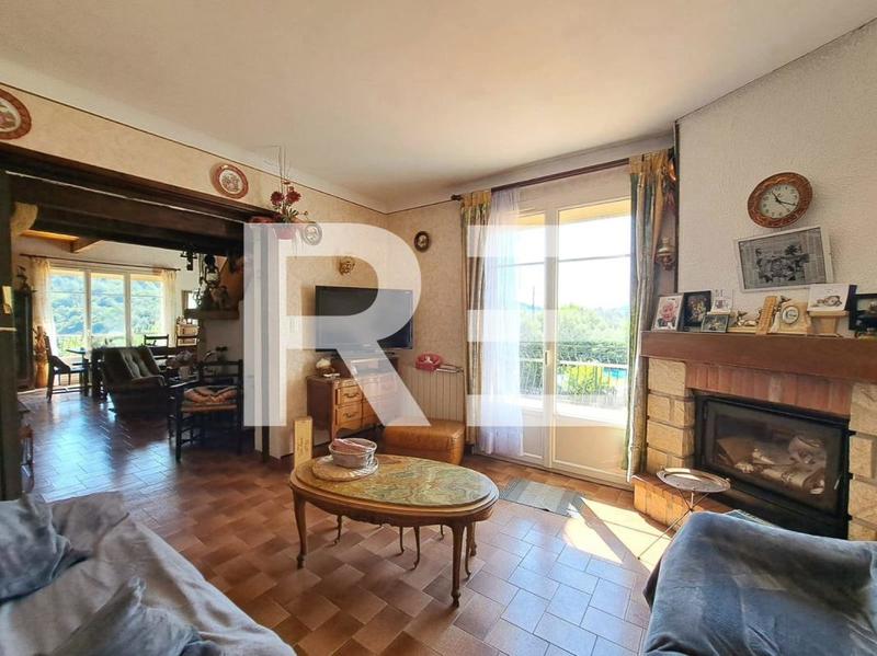 Villa - 208 m² - 9 pièces
