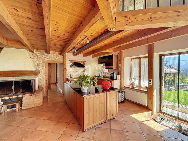 Maison - 212 m² - 9 pièces