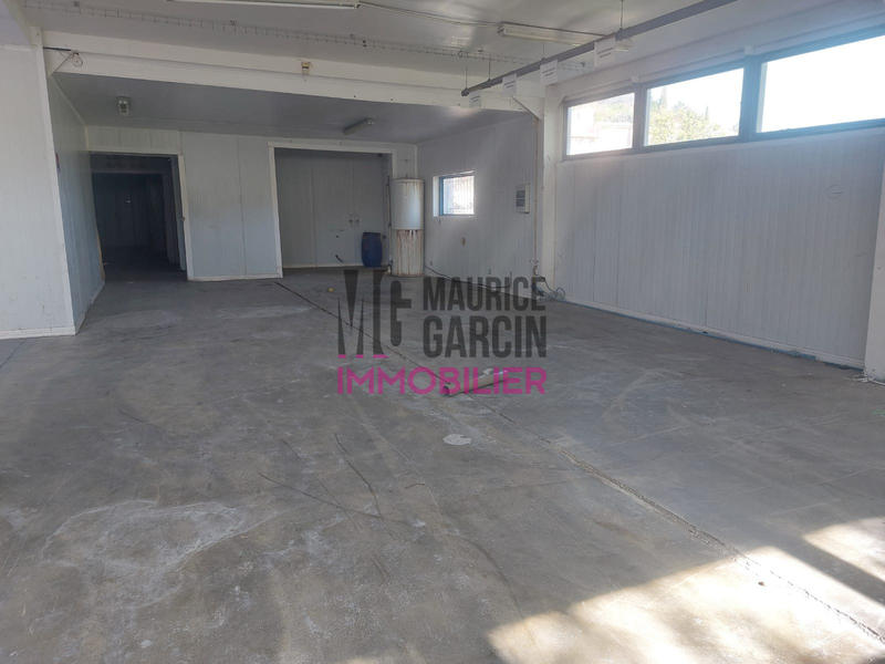 Entrepôt - 1 500 m²