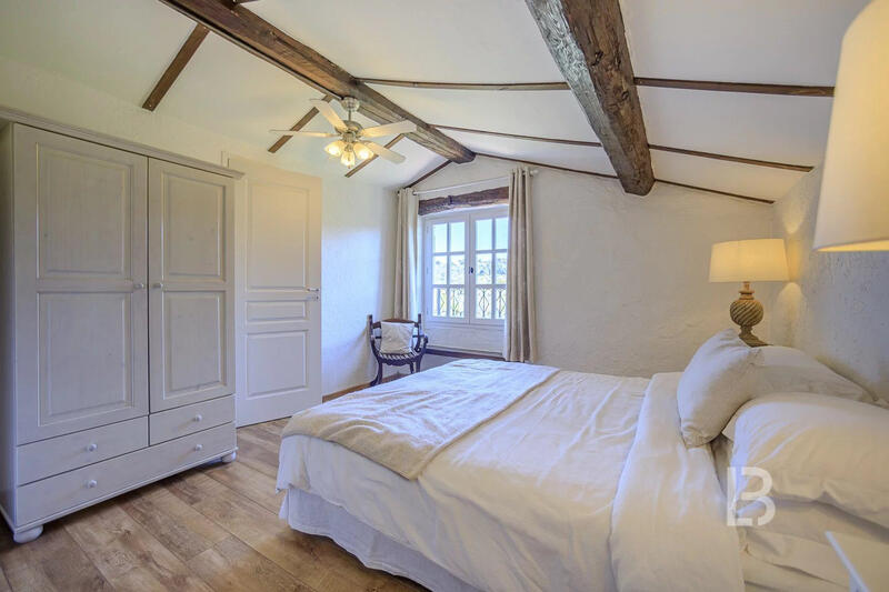 Maison - 213 m² - 7 pièces