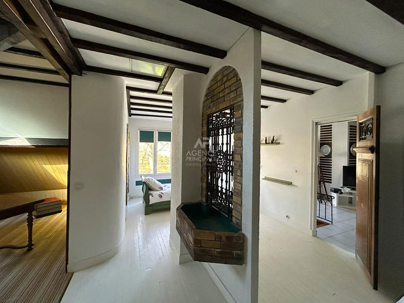 Maison - 215 m² - 9 pièces