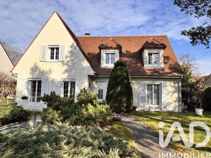Maison - 180 m² - 9 pièces