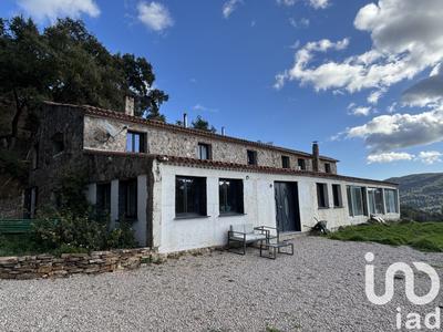 Maison - 270 m² - 9 pièces