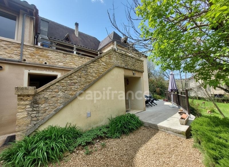 Maison - 222 m² - 8 pièces