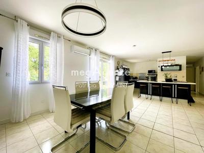 Maison traditionnelle - 124 m² - 6 pièces