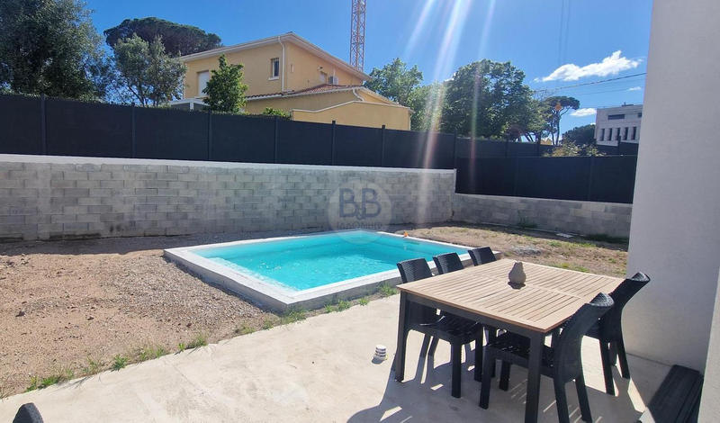 Villa - 90 m² - 4 pièces