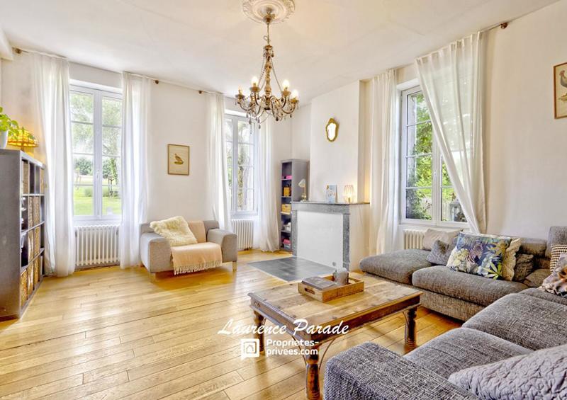 Maison - 590 m² - 19 pièces