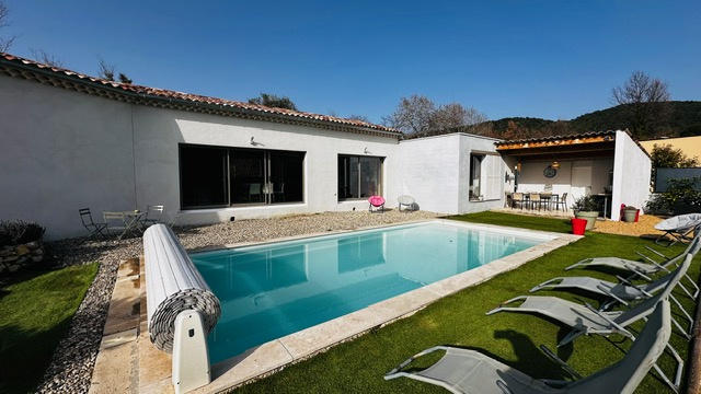 Villa - 157 m² - 8 pièces