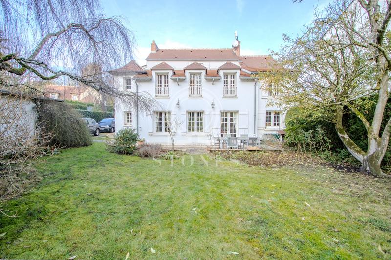 Maison ancienne - 203 m² - 8 pièces