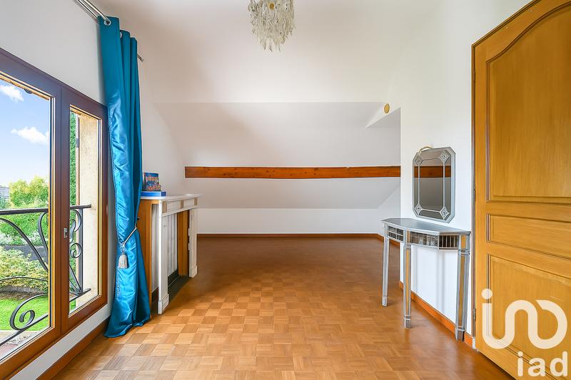 Maison - 240 m² - 11 pièces