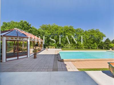 Maison - 470 m² - 15 pièces