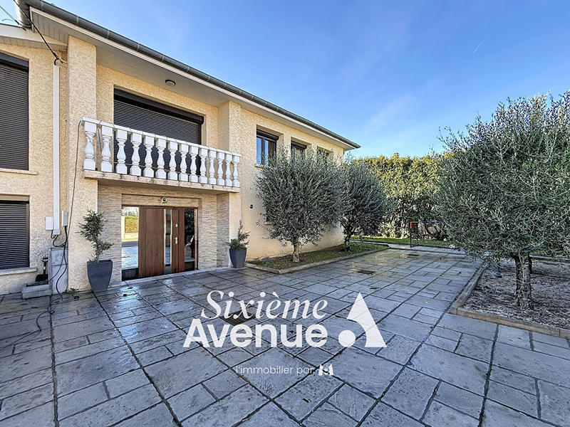 Maison - 181 m² - 7 pièces