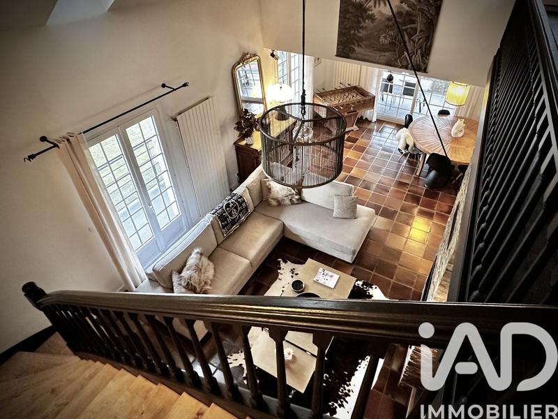 Maison - 300 m² - 8 pièces