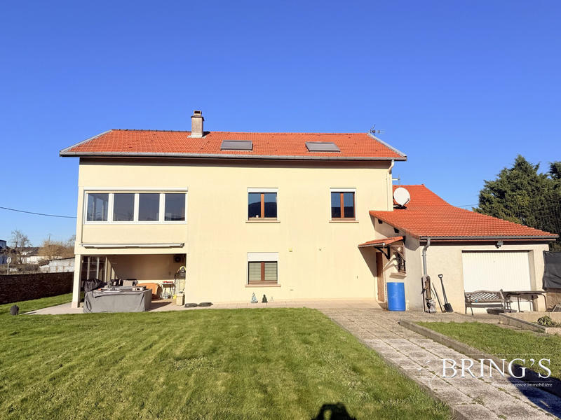 Maison - 250 m² - 8 pièces