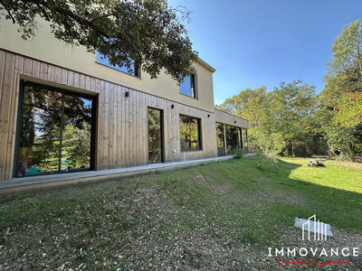 Maison contemporaine - 264 m² - 6 pièces