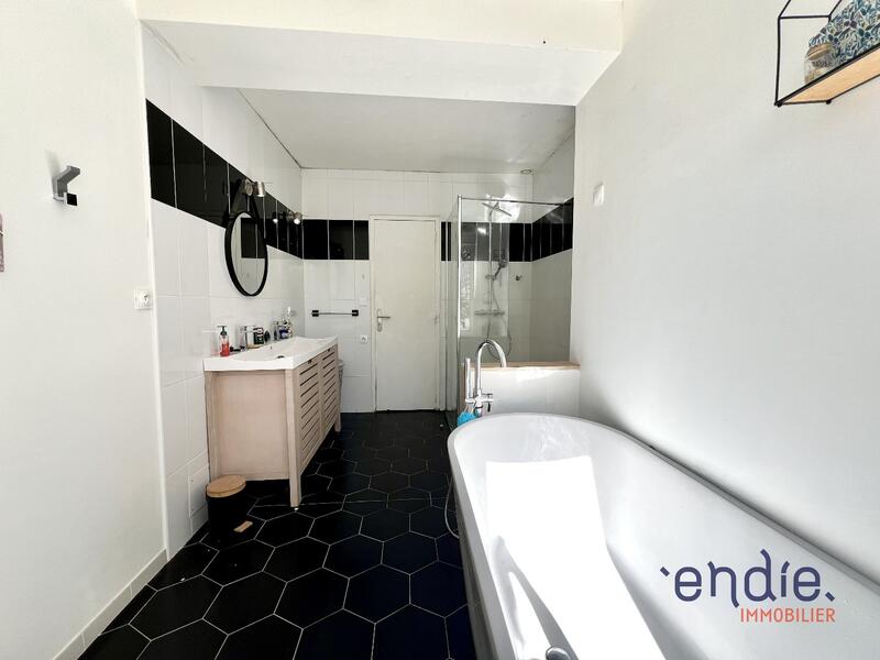 Maison - 200 m² - 6 pièces