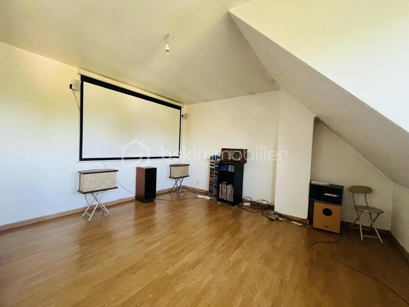 Maison - 711 m² - 5 pièces