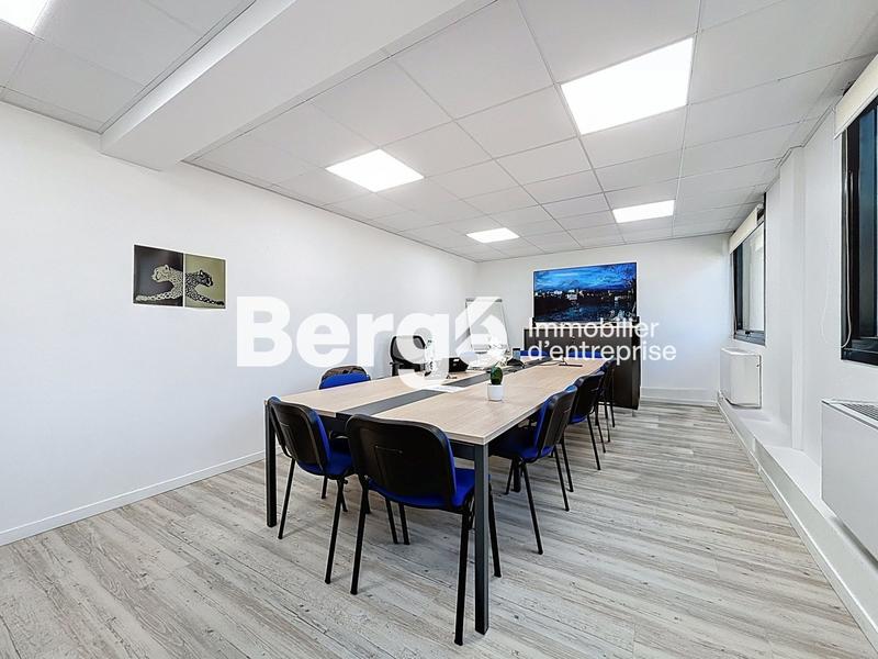 Bureau - 300 m² - 8 pièces