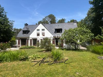 Maison - 205 m² - 8 pièces