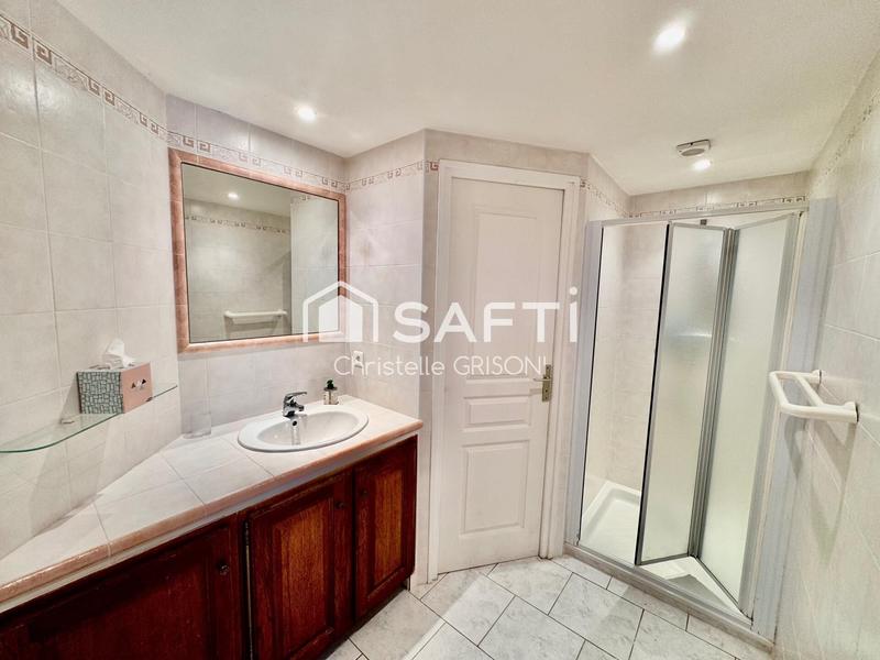 Maison - 210 m² - 6 pièces