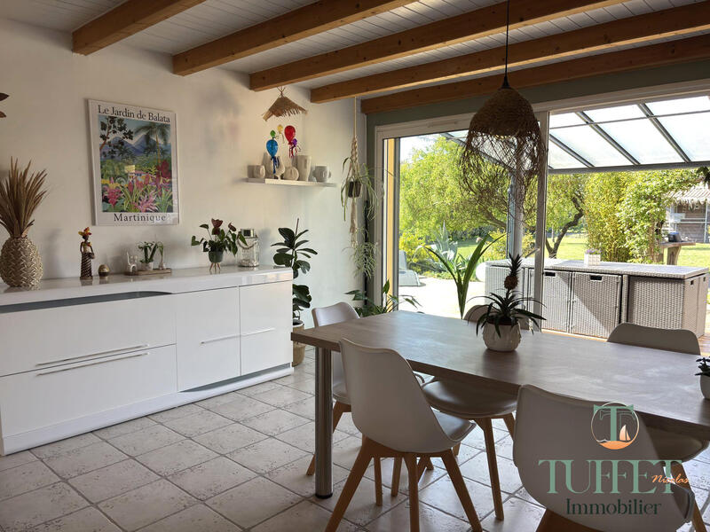 Maison - 279 m² - 11 pièces
