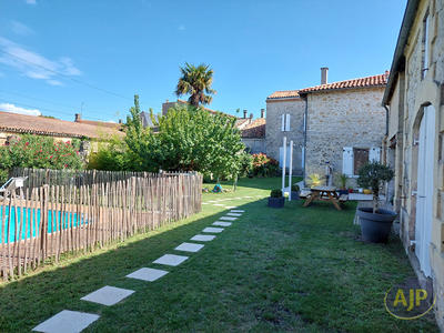 Maison bourgeoise - 323 m² - 12 pièces