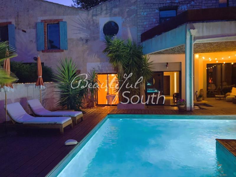 Mas - 403 m² - 8 pièces