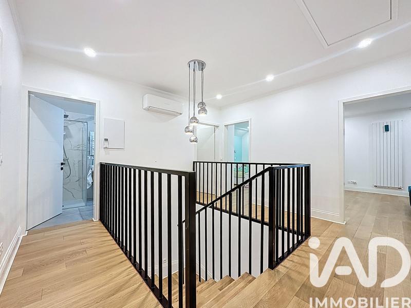 Maison - 282 m² - 12 pièces