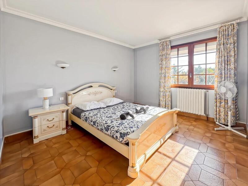 Maison - 222 m² - 8 pièces