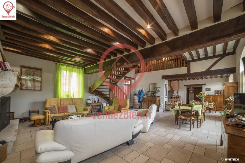 Maison - 240 m² - 9 pièces