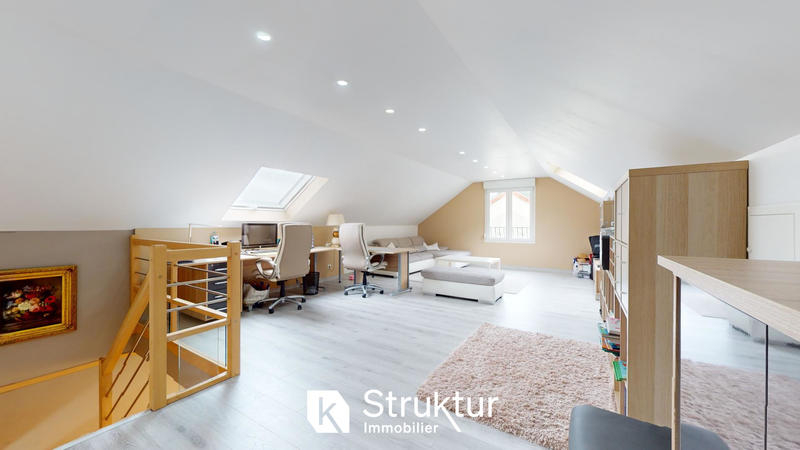 Immeuble - 247 m² - 7 pièces