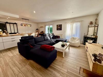 Maison - 93 m² - 4 pièces