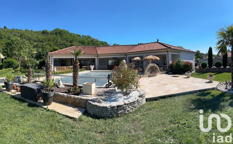 Maison - 240 m² - 5 pièces