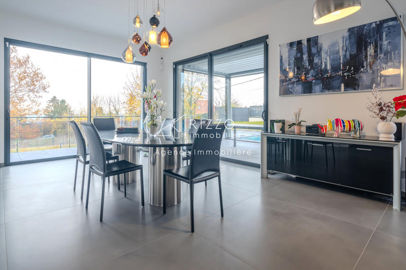 Villa - 290 m² - 6 pièces