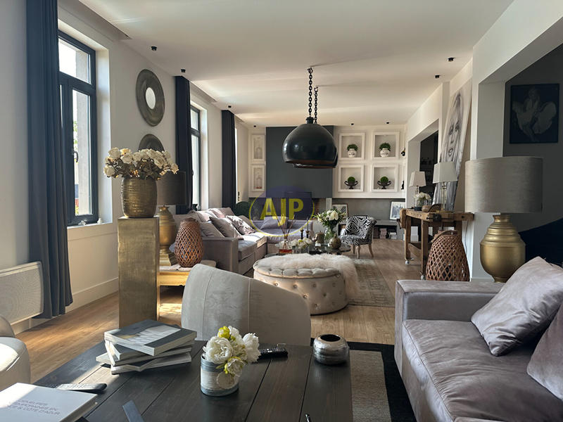 Maison - 262 m² - 6 pièces