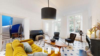 Maison - 218 m² - 8 pièces