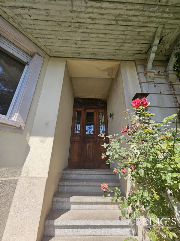 Maison - 234 m² - 8 pièces